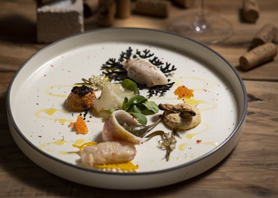 For those seeking a lighter yet equally captivating journey, we present our 5-course Blue & Green Menu.